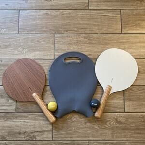 Avora Paddle Ball Beach Bat Neoprene carrying case 2 paddles & 2 balls